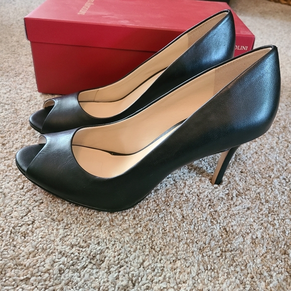 Size 9 Enzo Angiolini black heels - Picture 2 of 3